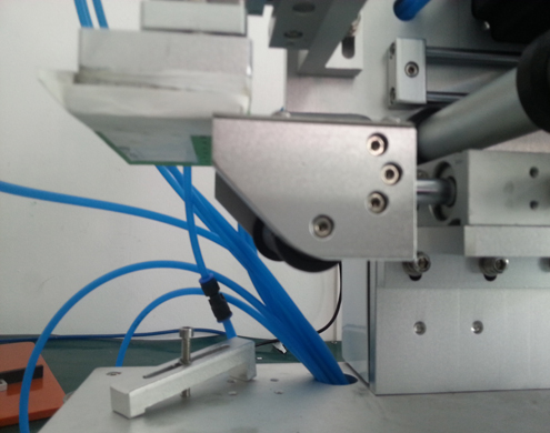 semi automatic flat bottles labeling equipment Flachetikettiermaschine mit PLC advanced (2).jpg