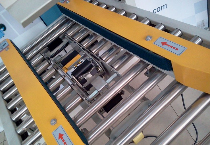 carton sealing stainless steel roll Nahaufnahme für halbautomatische Kartonverschließmaschine.jpg