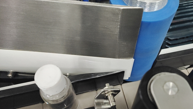 Etikettierprozess für Flaschen.jpg