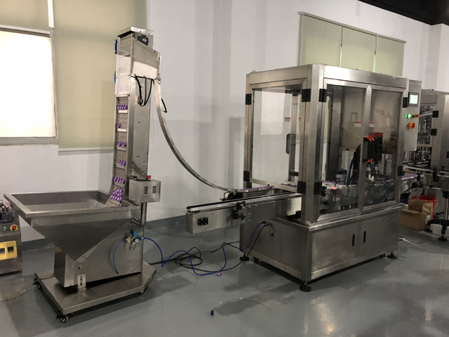 Verschließmaschine Kosmetikmaschinen.JPG